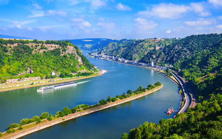 Blick von der Loreley auf St. Goarshausen