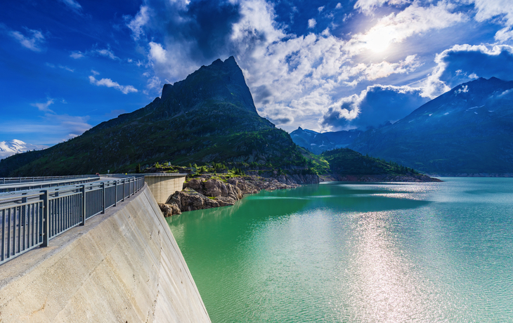 Panorama des Dammes am Emossonsee