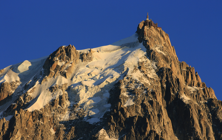 Aiguille du Midi - ein felsiger Vorposten im Mont-Blanc-Massiv südlich von Chamonix