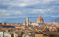 Florenz mit der Kathedrale Santa Maria del Fiore und zahlreichen historischen Gebäuden.